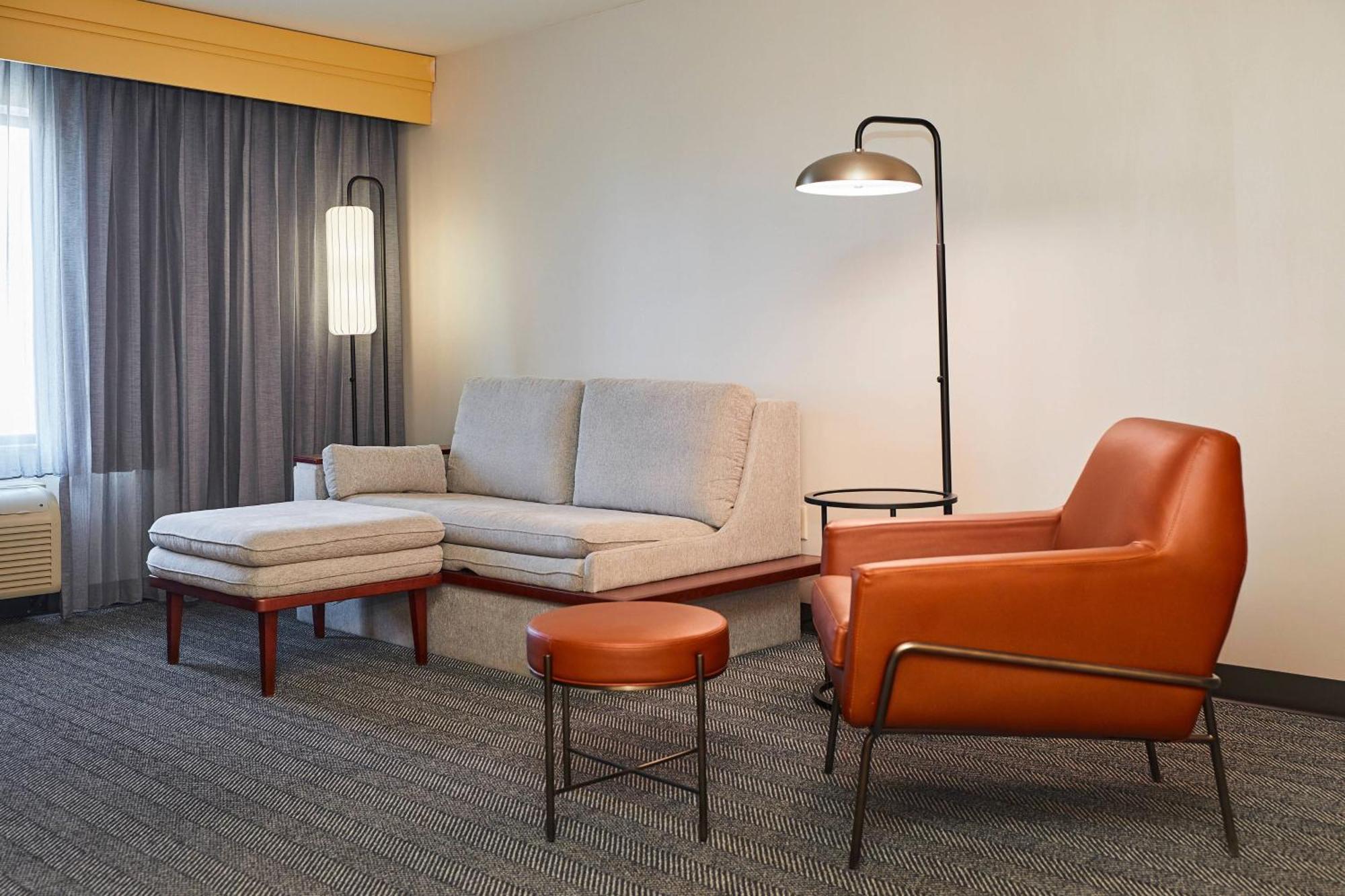 Courtyard Medford Airport Hotell Exteriör bild