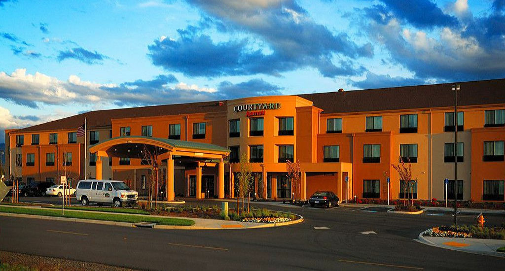 Courtyard Medford Airport Hotell Exteriör bild